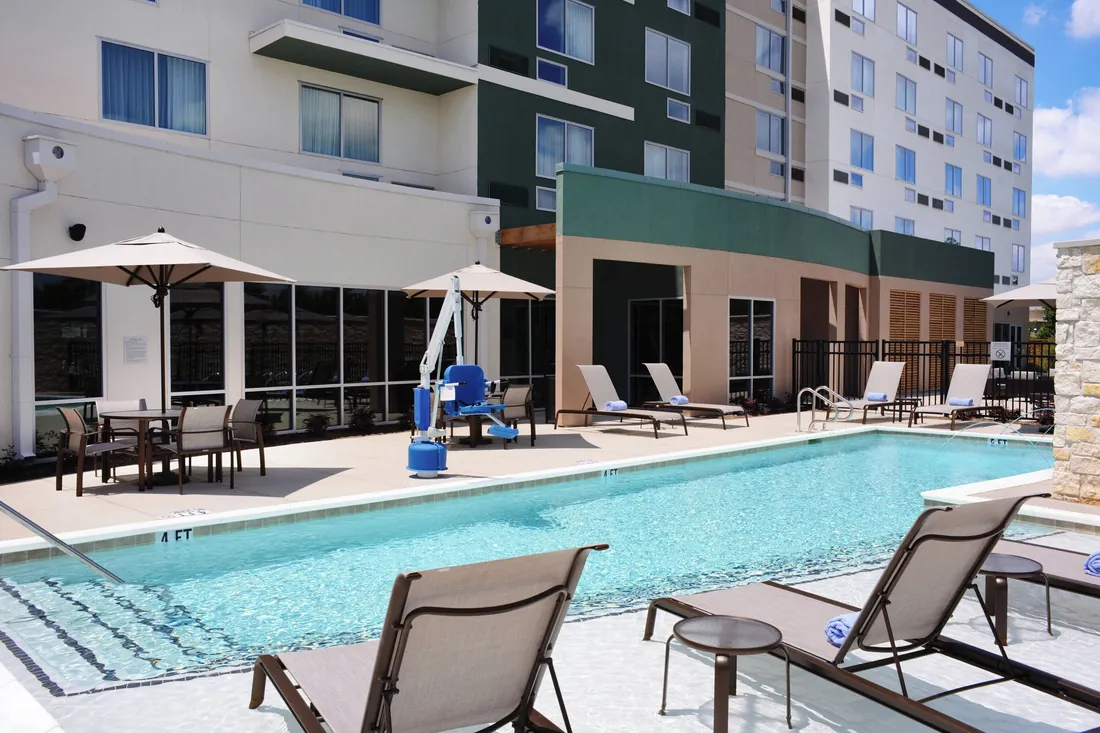 Courtyard — Outdoor Pool