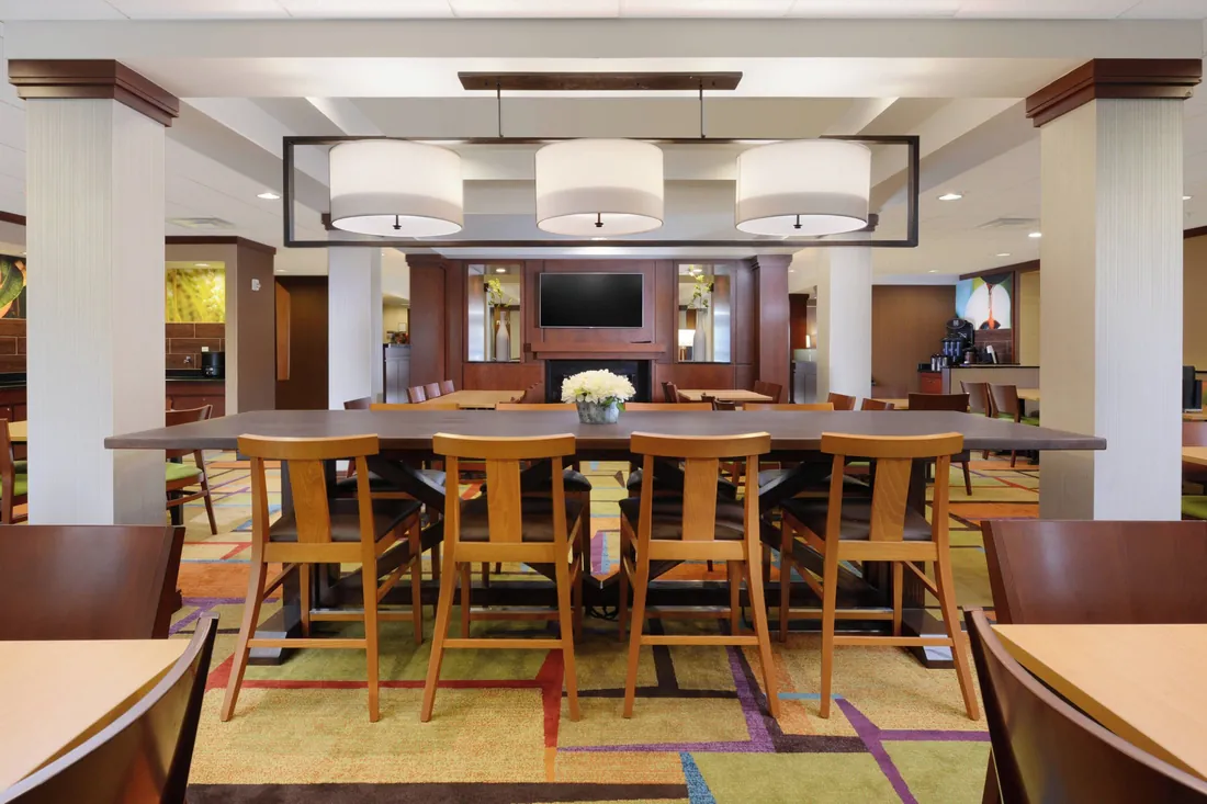Fairfield Inn & Suites — Breakfast & Bar