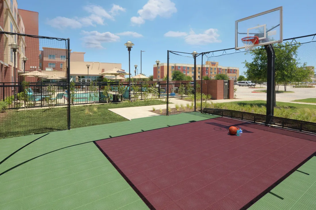 Residence Inn — Sport Court